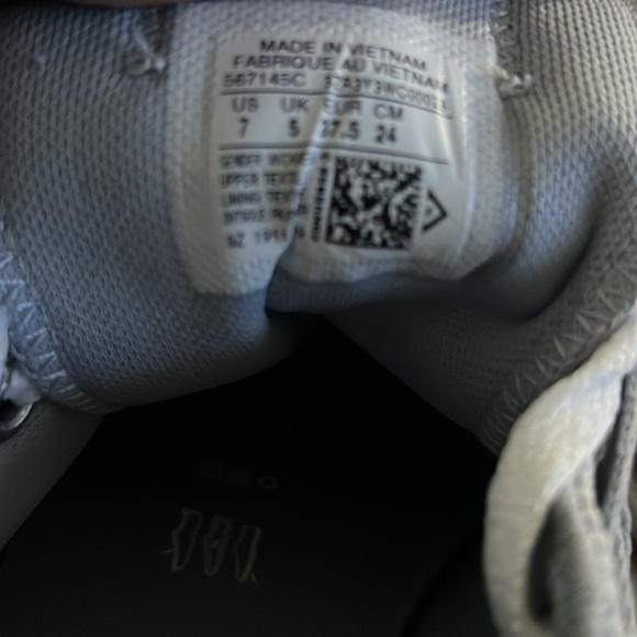 Converse Womens - Picture 4 of 5